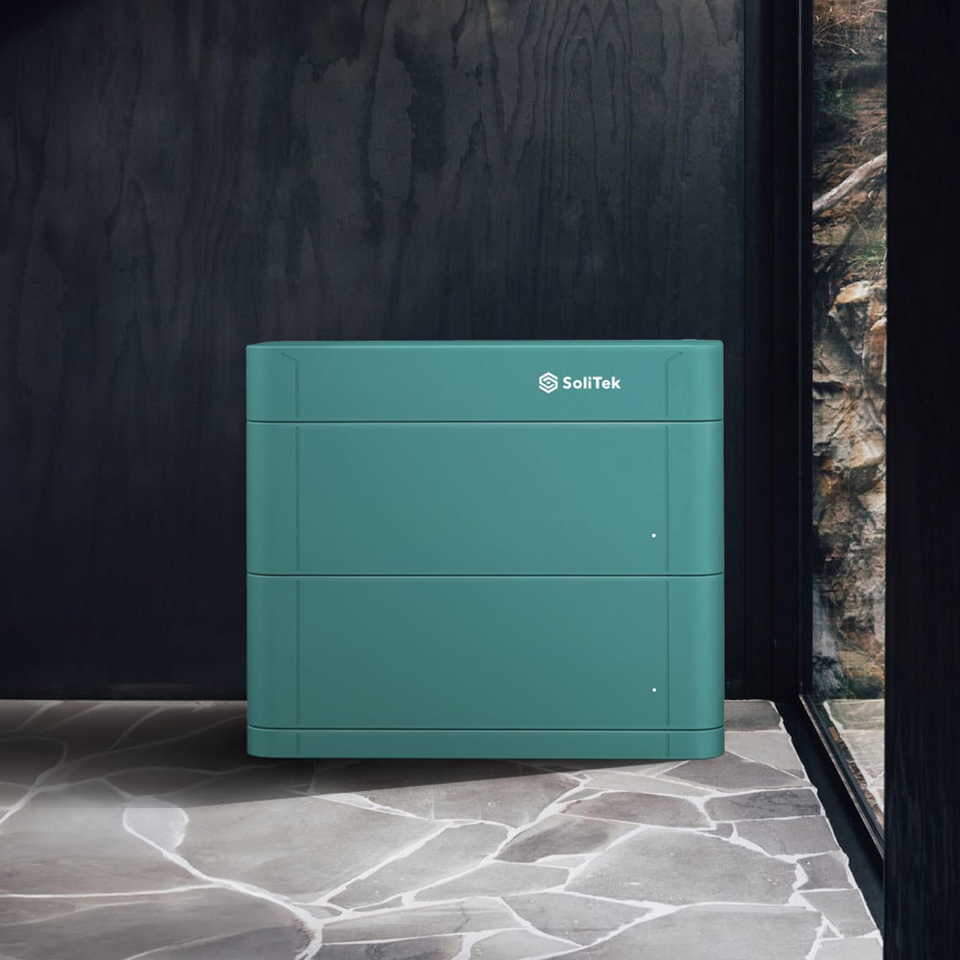 Magazyn energii Hombee Storage w nowoczesnej obudowie, zapewniający niezależność energetyczną.